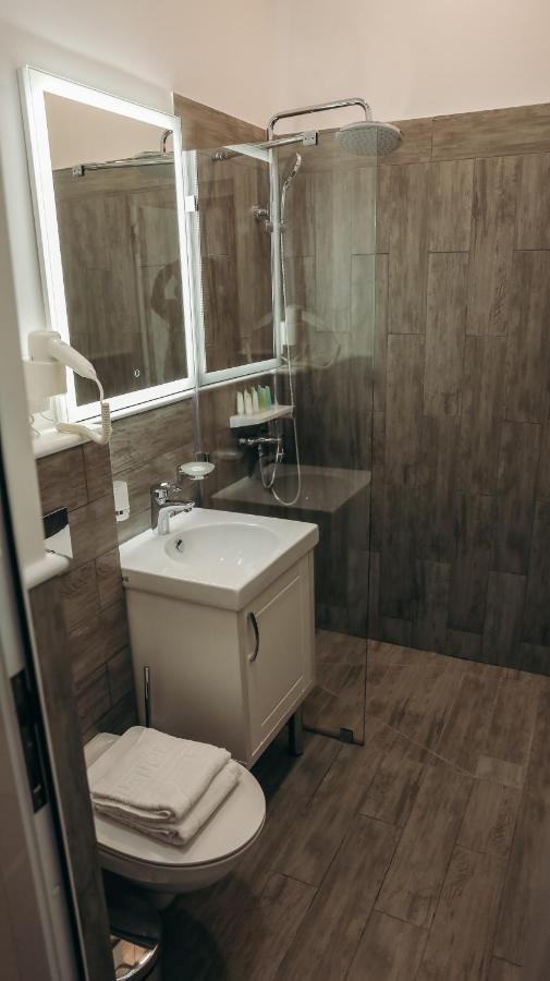 Ustʼ-Kamenogorsk 7 Boutique Hotel מראה חיצוני תמונה